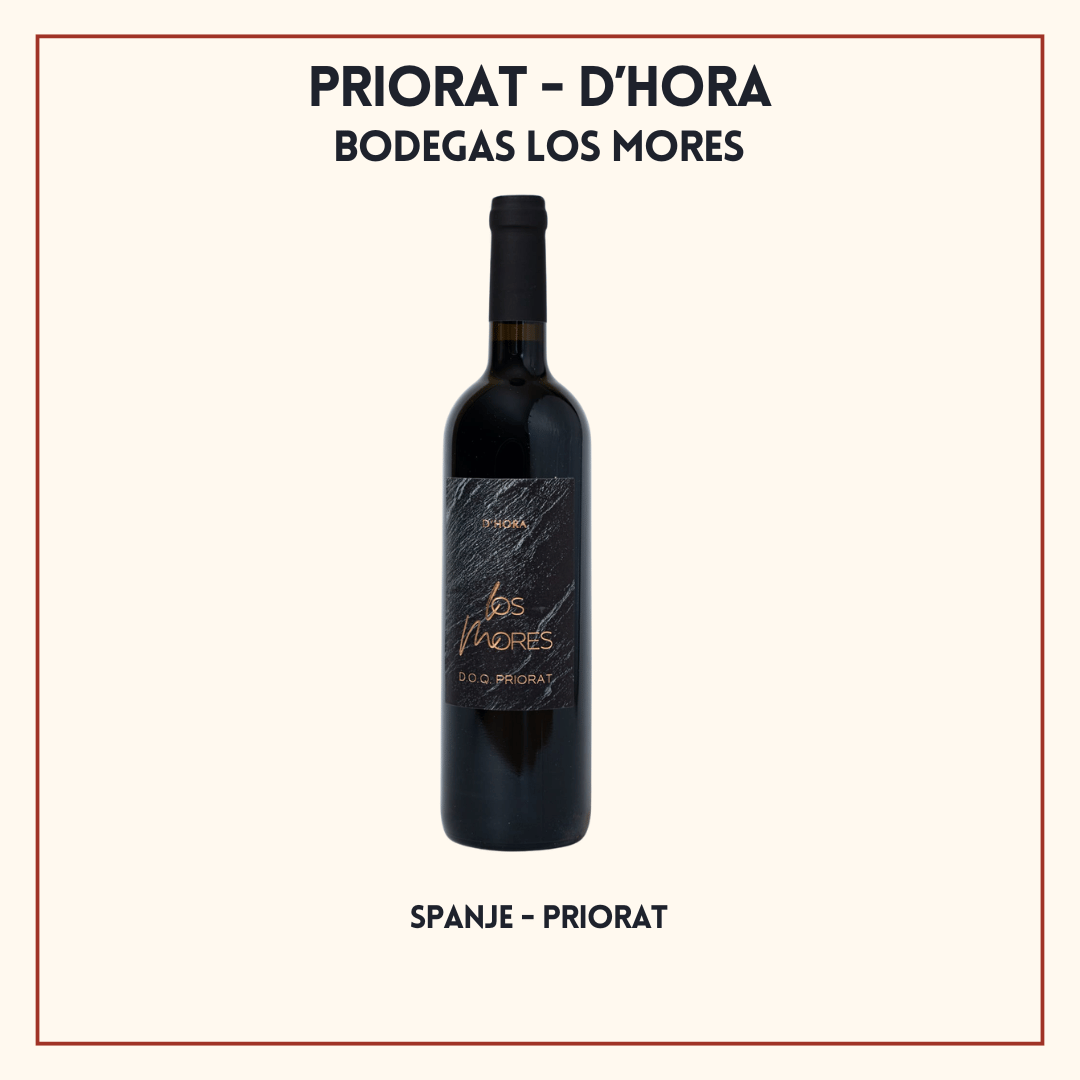 Fles Los Mores D'Hora, krachtige rode Priorat van Garnacha en Carignan op leisteen nabij Porrera, Catalonië, Spanje